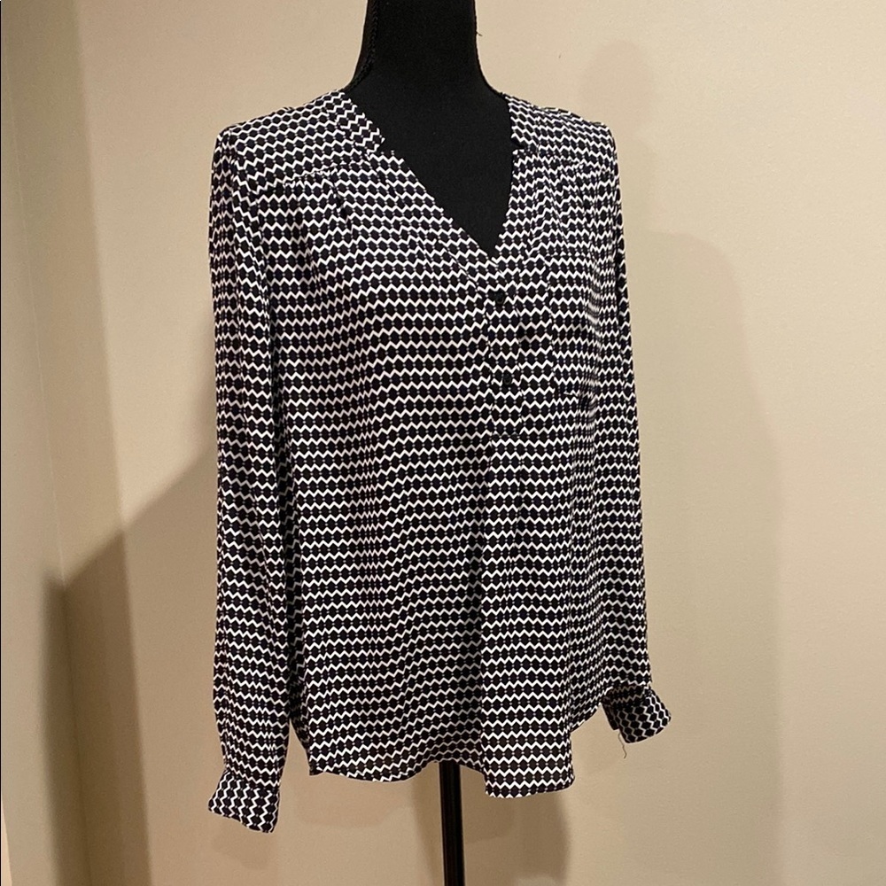 Candie’s Black White Geo Print Blouse | Rolled and Button Sleeve | Size L